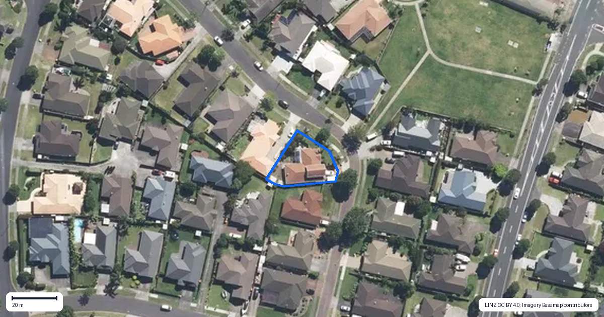 Property context map for 15 Newinn Crescent, East Tamaki Heights, Auckland