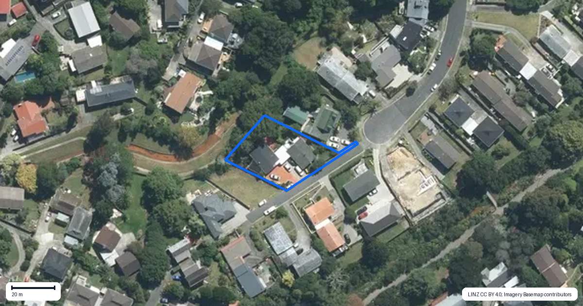 Property context map for 2/13 Scarlock Avenue, Browns Bay, Auckland
