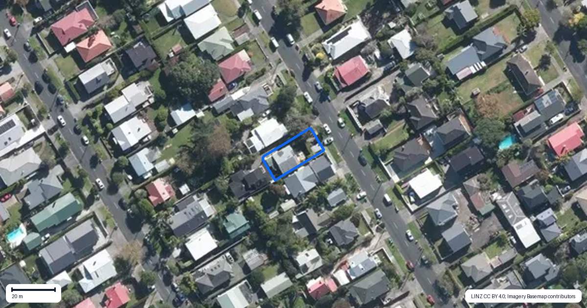 Property context map for 50 Kiwi Road, Point Chevalier, Auckland