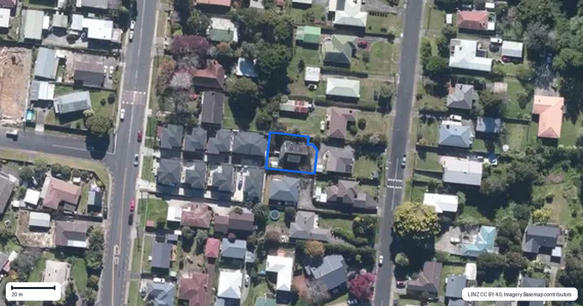 Property context map for 8A Longburn Road, Henderson, Auckland