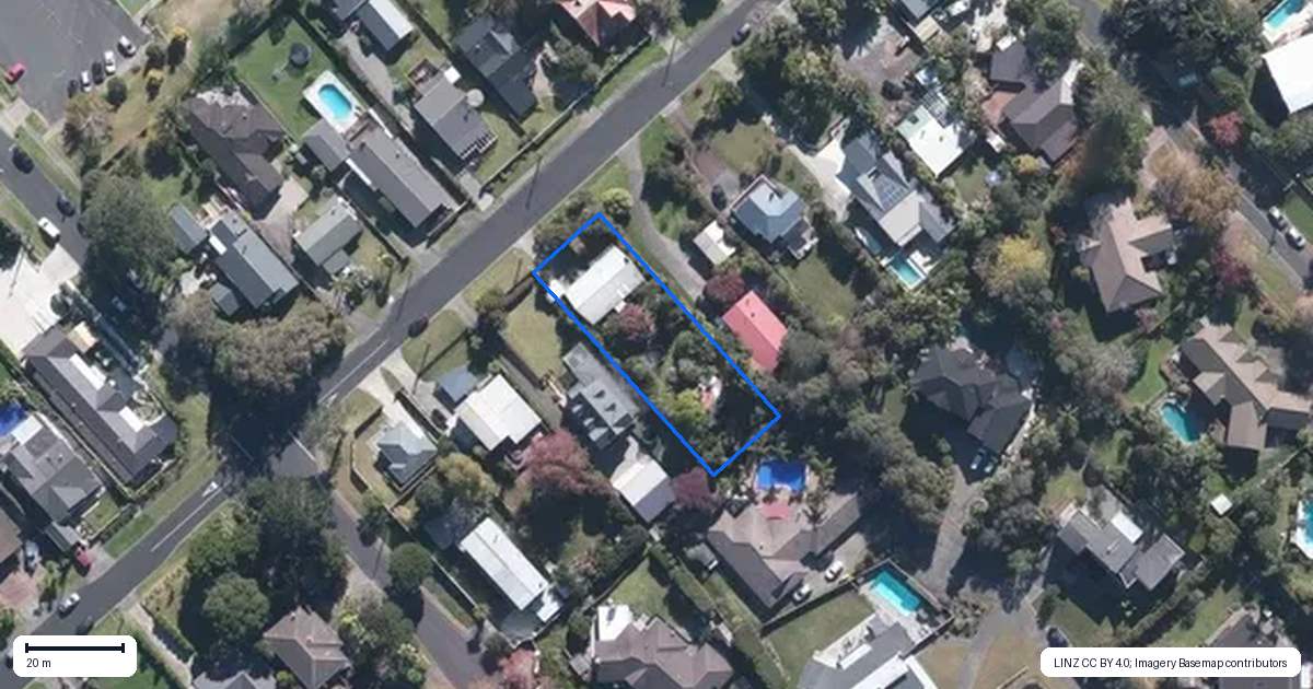 Property context map for 12 Outlook Road, Greenhithe, Auckland