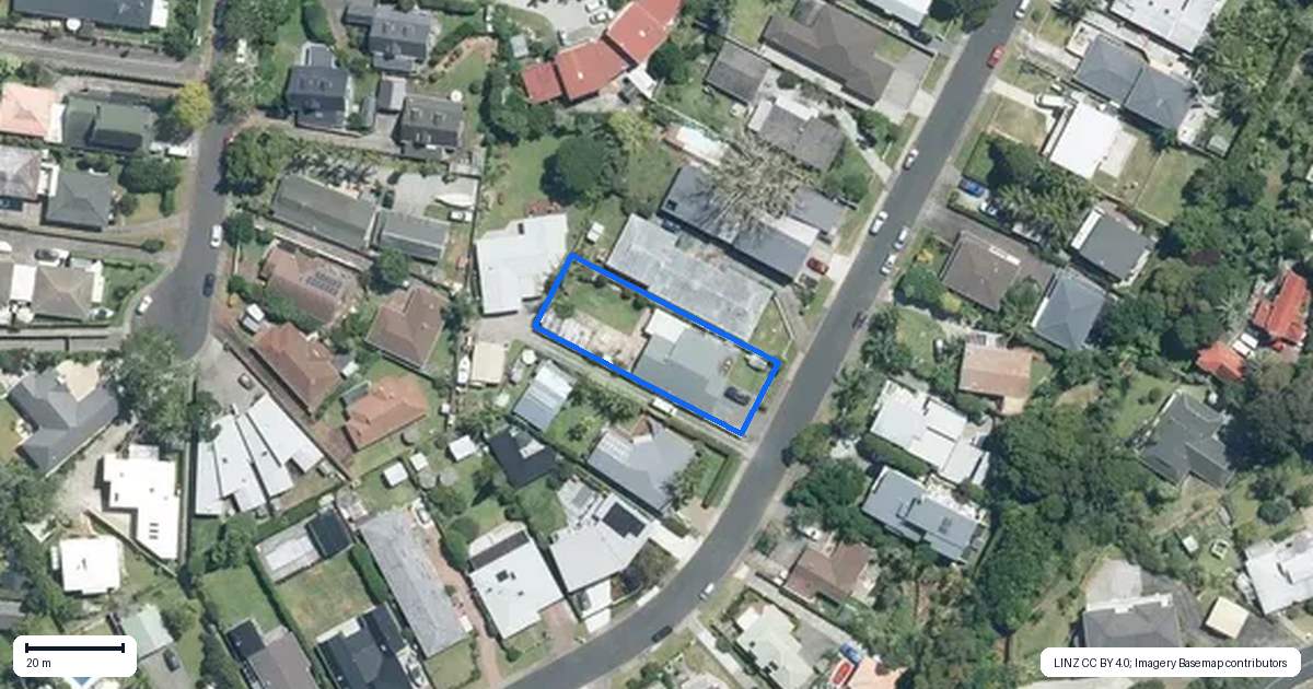 Property context map for 35 The Circle, Manly, Whangaparaoa
