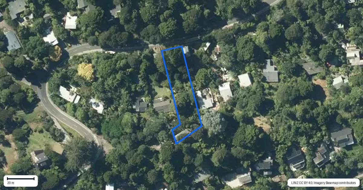 Property context map for 28 Laingholm Drive, Laingholm, Auckland