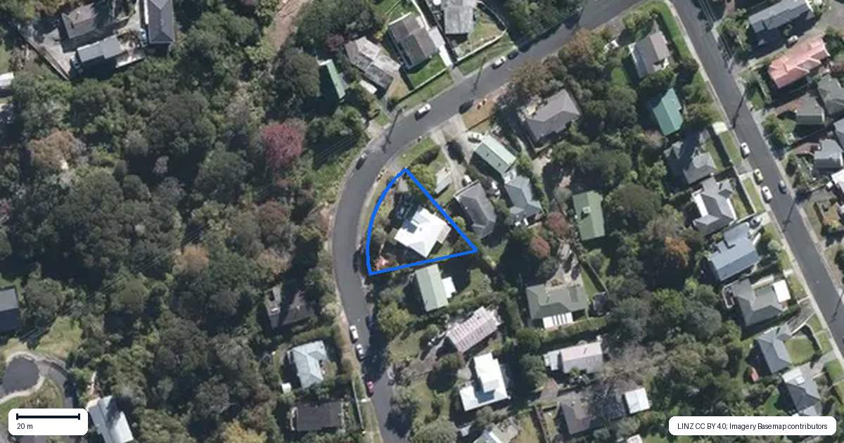 Property context map for 35 Lanigan Street, Birkdale, Auckland