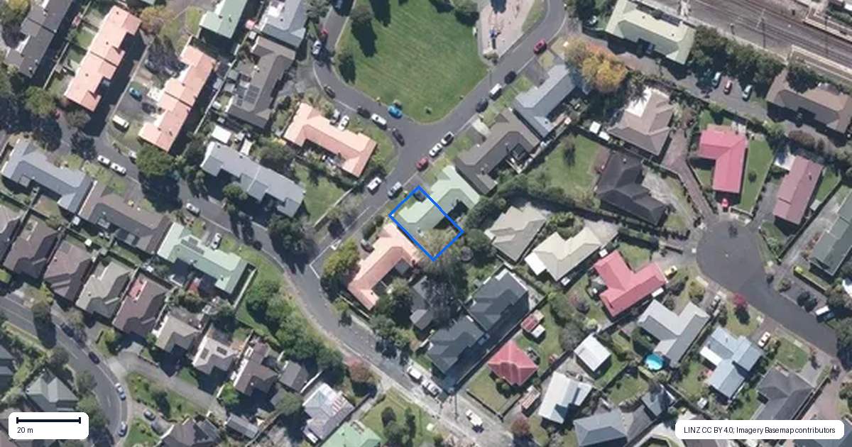 Property context map for 5 Neta Grove, Henderson, Auckland