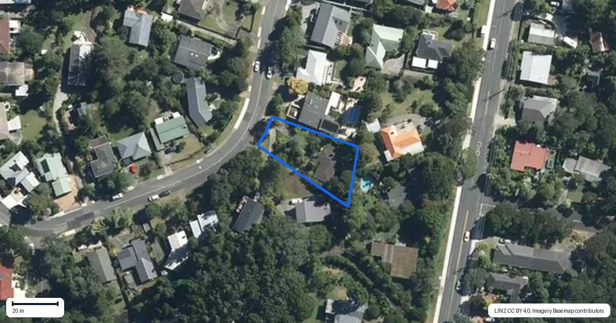Property context map for 12 Daffodil Street, Titirangi, Auckland
