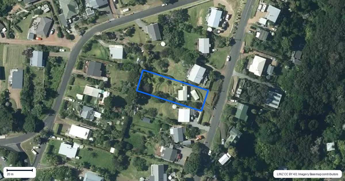 Property context map for 31 Wellington Road, Surfdale, Waiheke Island