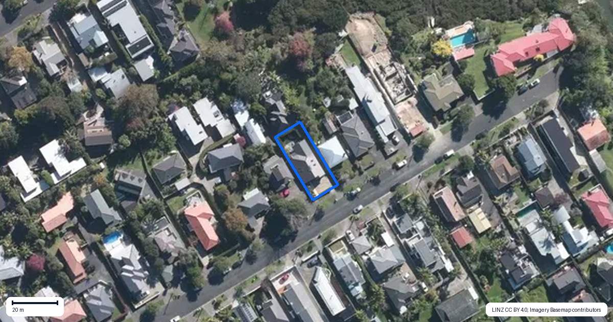 Property context map for 64 Wainui Avenue, Point Chevalier, Auckland