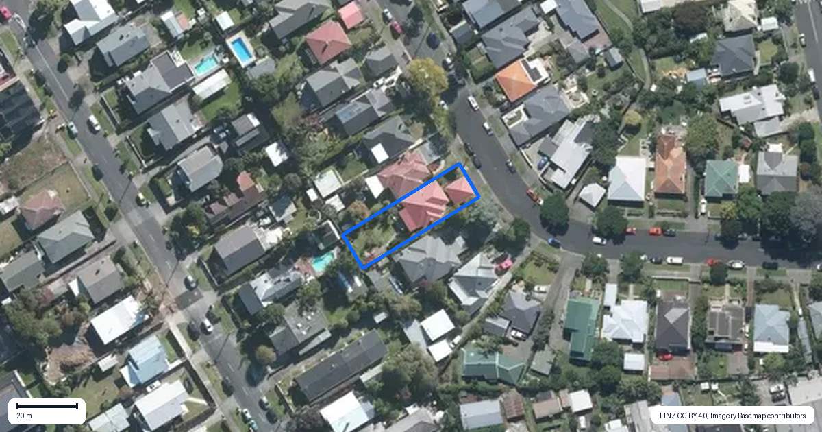 Property context map for 20 Riro Street, Point Chevalier, Auckland