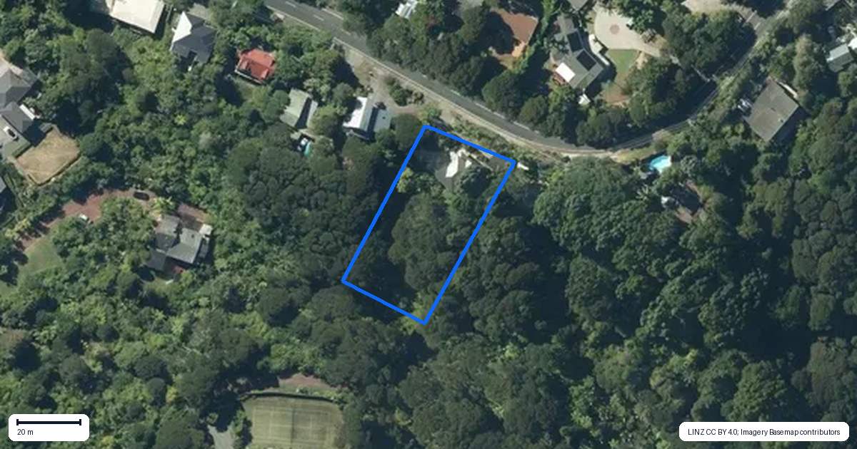 Property context map for 352 Huia Road, Titirangi, Auckland