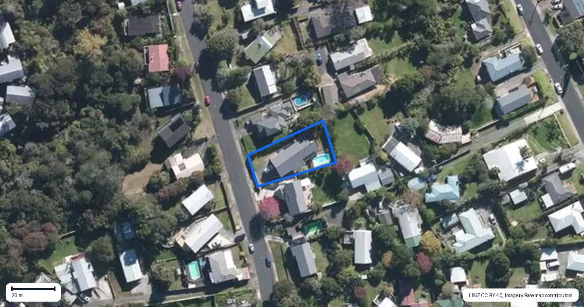 Property context map for 13 Lanigan Street, Birkdale, Auckland