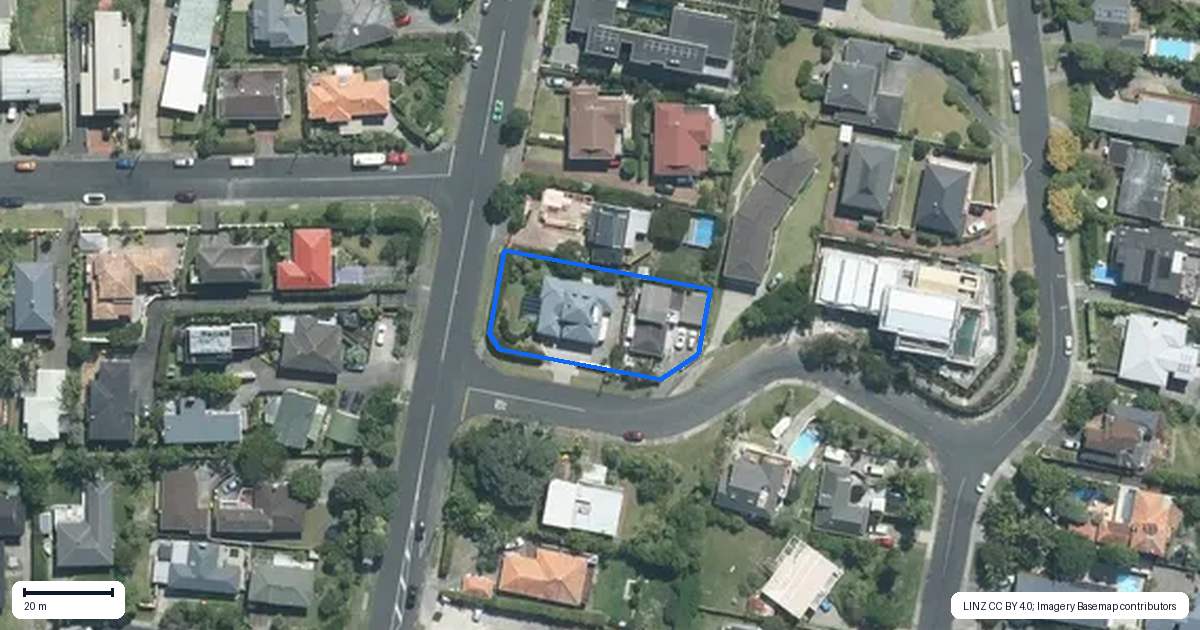 Property context map for 1/2 Dewsbury Terrace, Castor Bay, Auckland
