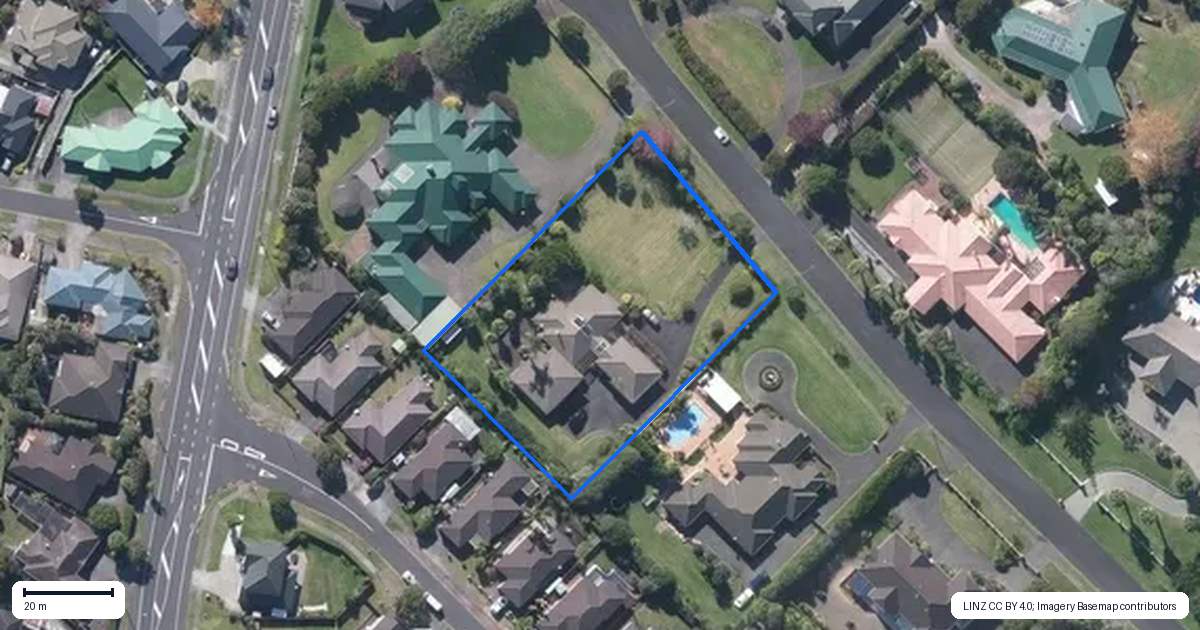 Property context map for 18 Burgundy Park Avenue, Henderson, Auckland