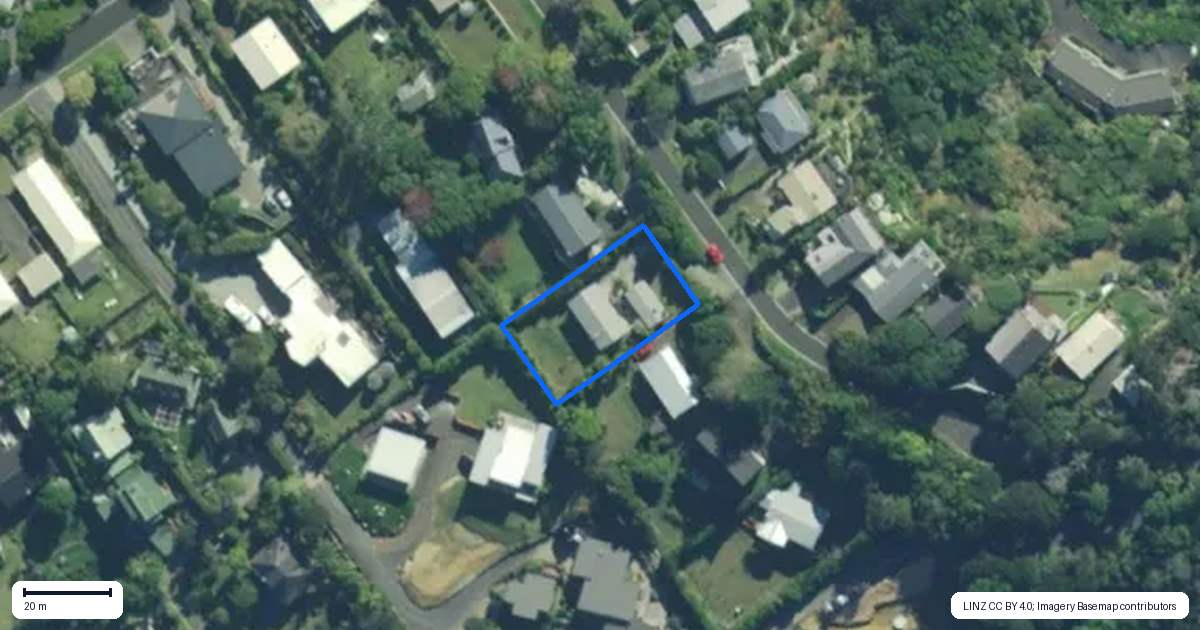 Property context map for 8 Russell Heights, Russell