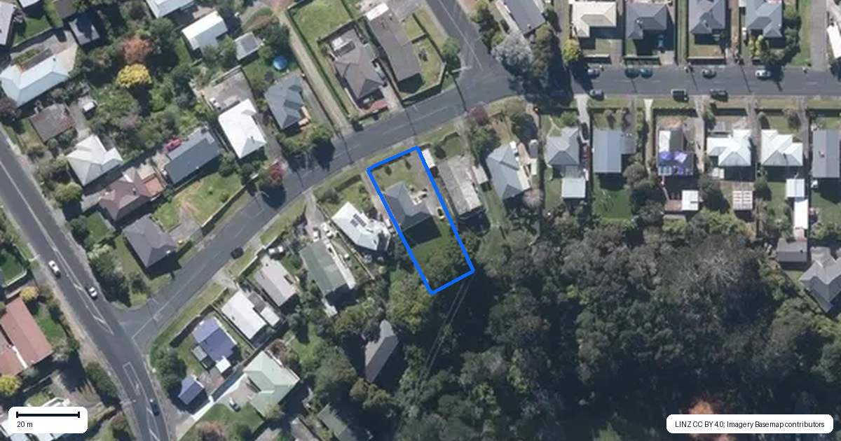 Property context map for 7 Helena Street, Massey, Auckland
