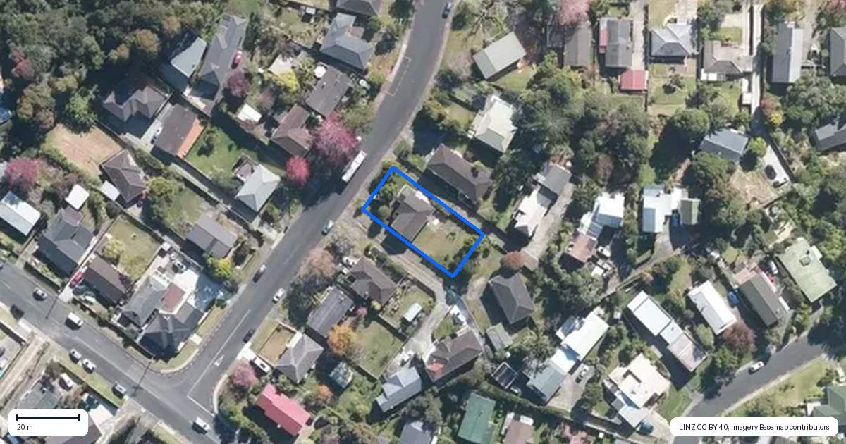 Property context map for 14 Tamahere Drive, Glenfield, Auckland