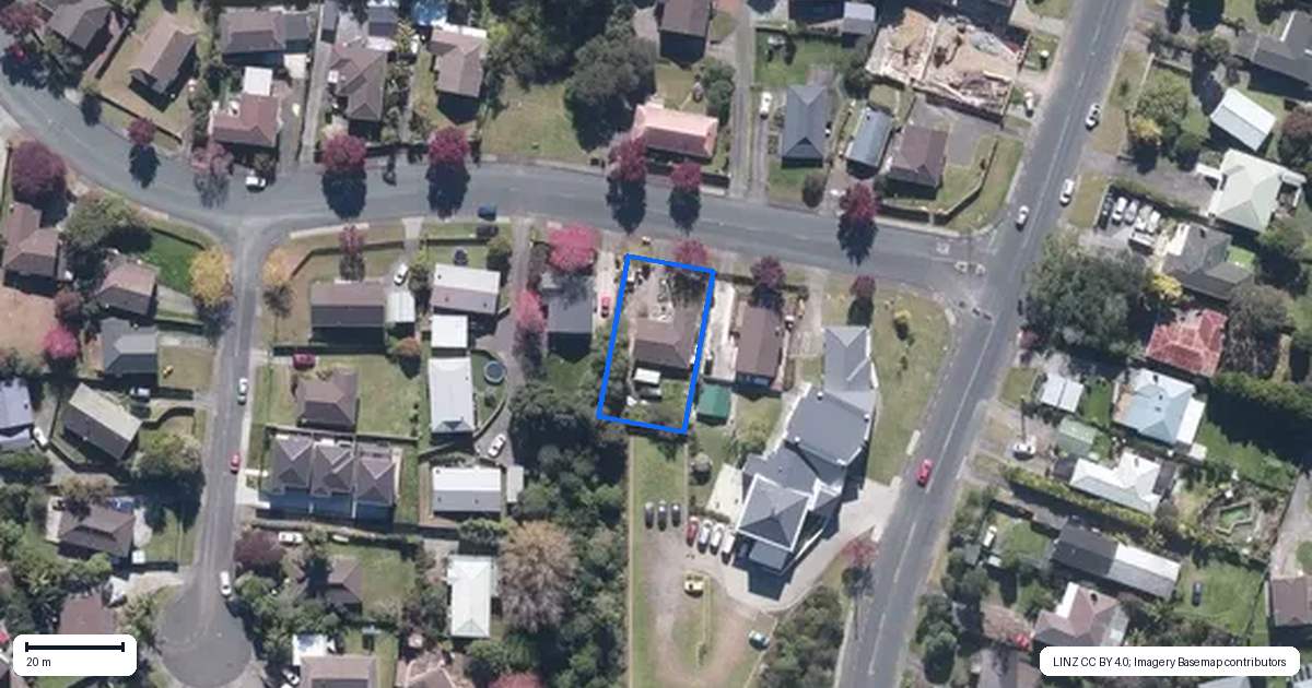 Property context map for 6 Holmes Drive South, Massey, Auckland
