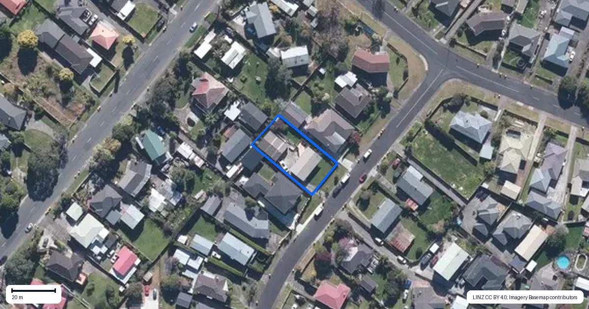 Property context map for 18 Blue Spur Way, Glendene, Auckland