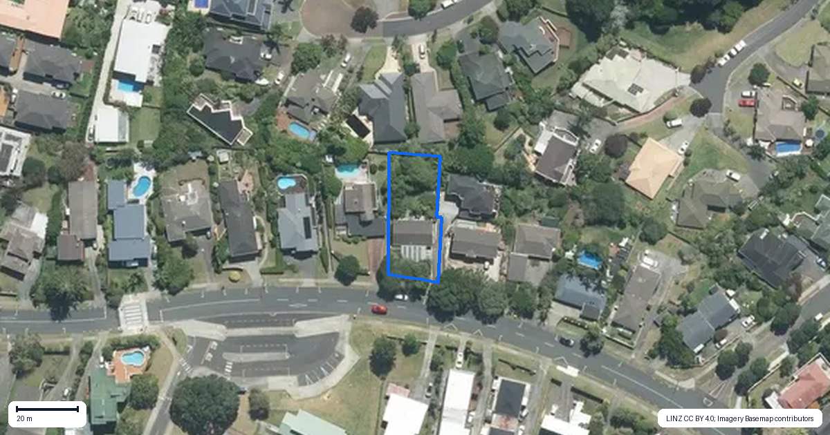Property context map for 15 Sartors Avenue, Northcross, Auckland