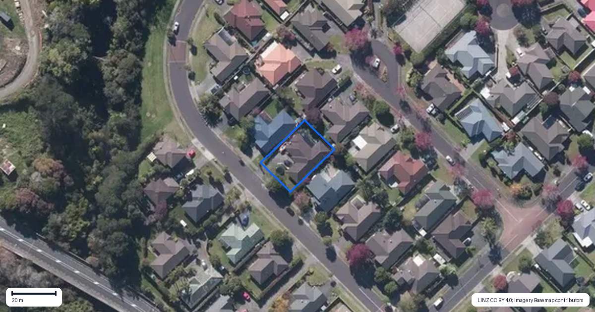 Property context map for 82 Hillwell Drive, Henderson, Auckland