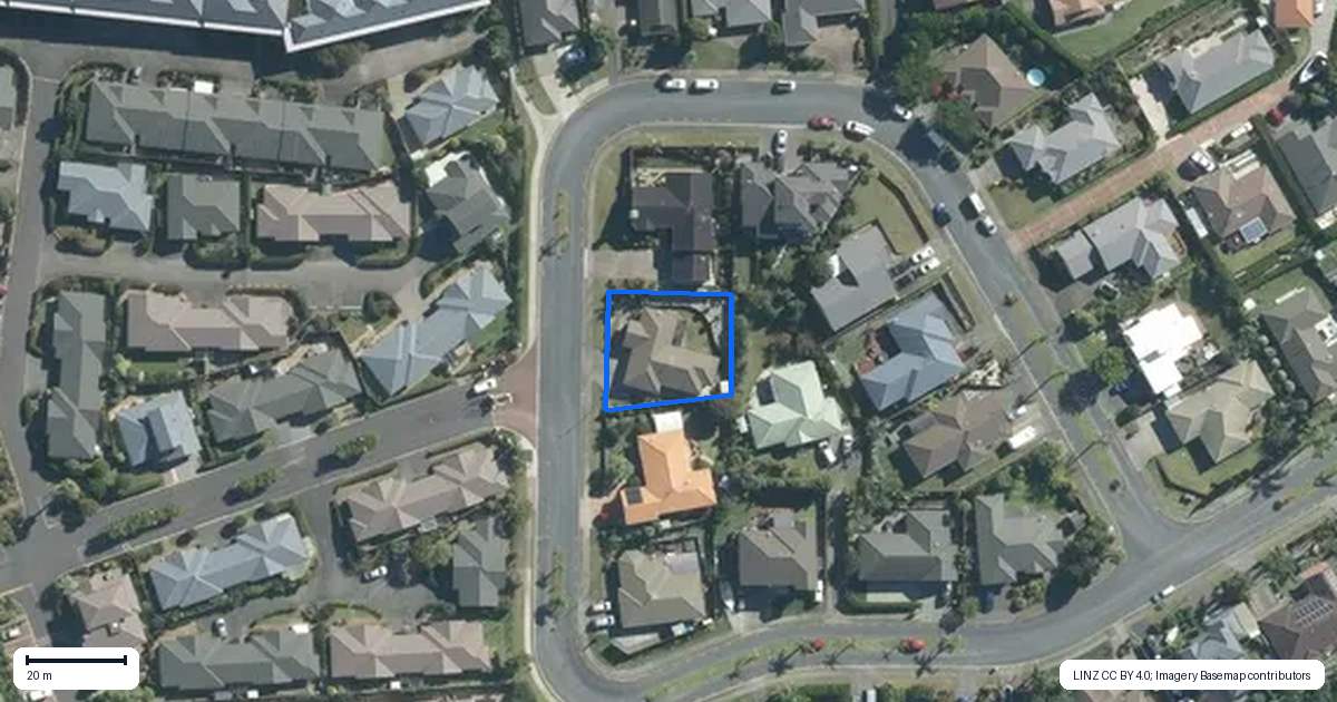 Property context map for 84 Tauranga Place, Orewa