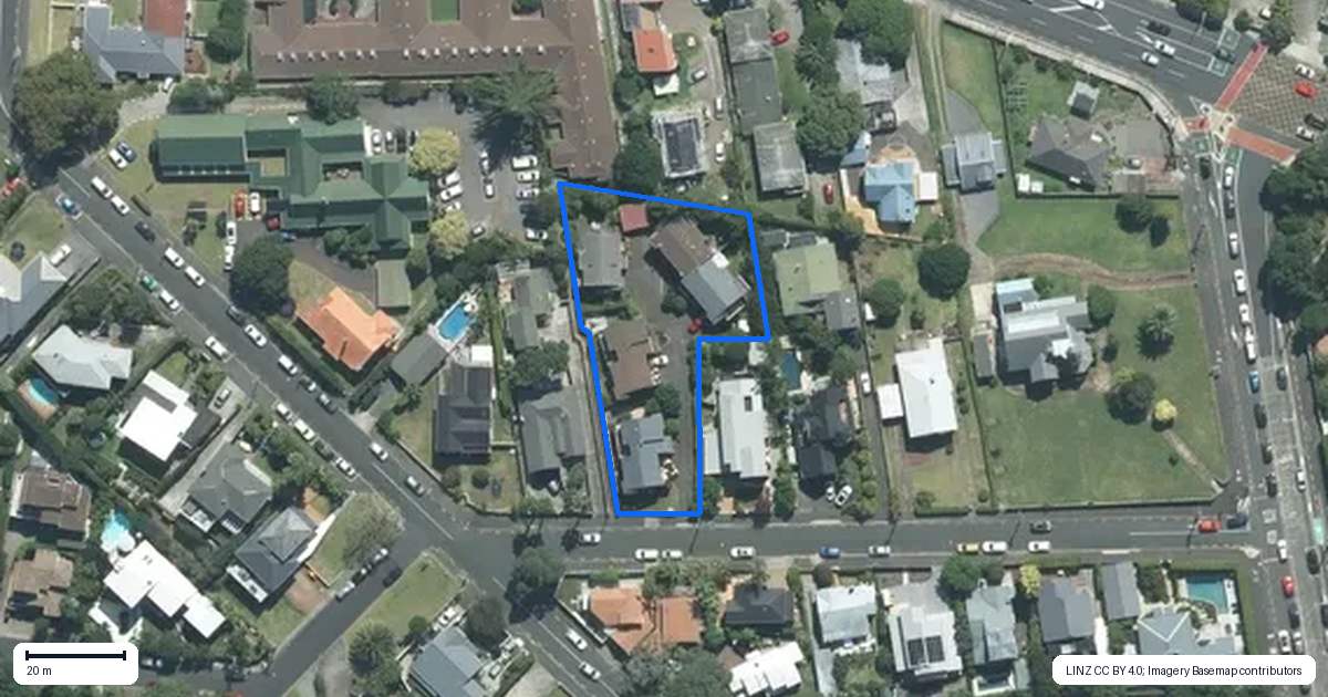 Property context map for 2/11 Faulkner Road, Northcote Point, Auckland