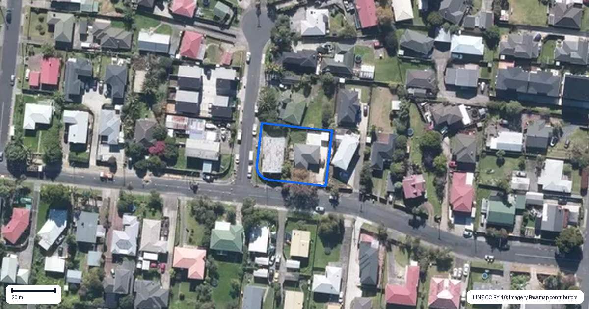 Property context map for 11 Harrington Road, Henderson, Auckland