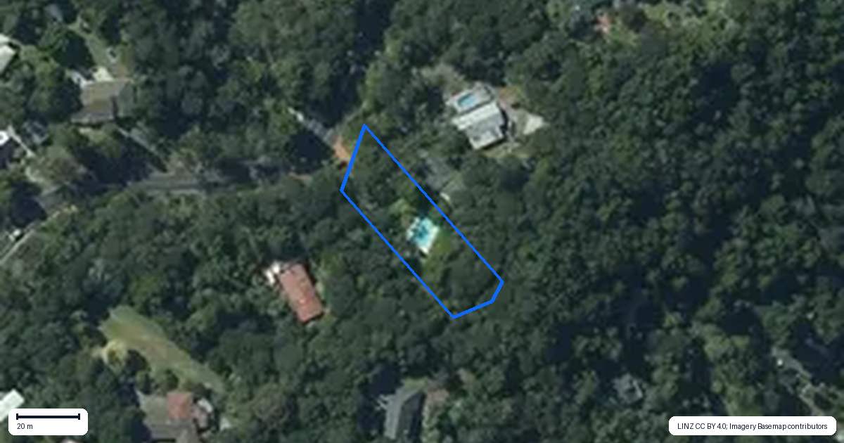 Property context map for 702 West Coast Road, Oratia, Auckland