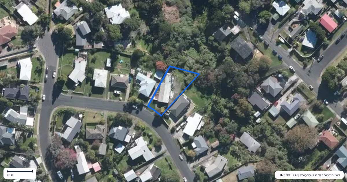 Property context map for 31 Crocombe Crescent, Beach Haven, Auckland