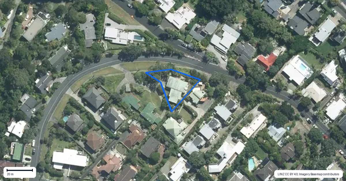 Property context map for 83 Castor Bay Road, Castor Bay, Auckland