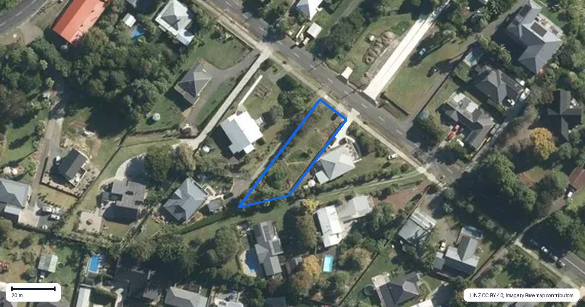 Property context map for 16 Elliot Street, Riverhead