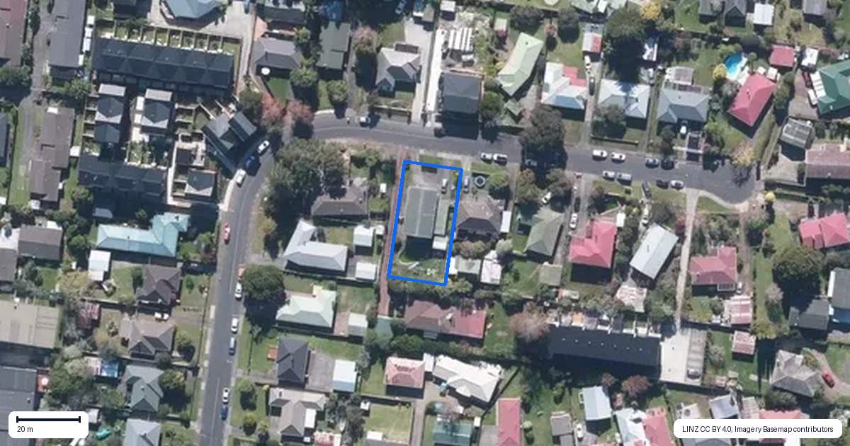 Property context map for 36 Te Kanawa Crescent, Henderson, Auckland