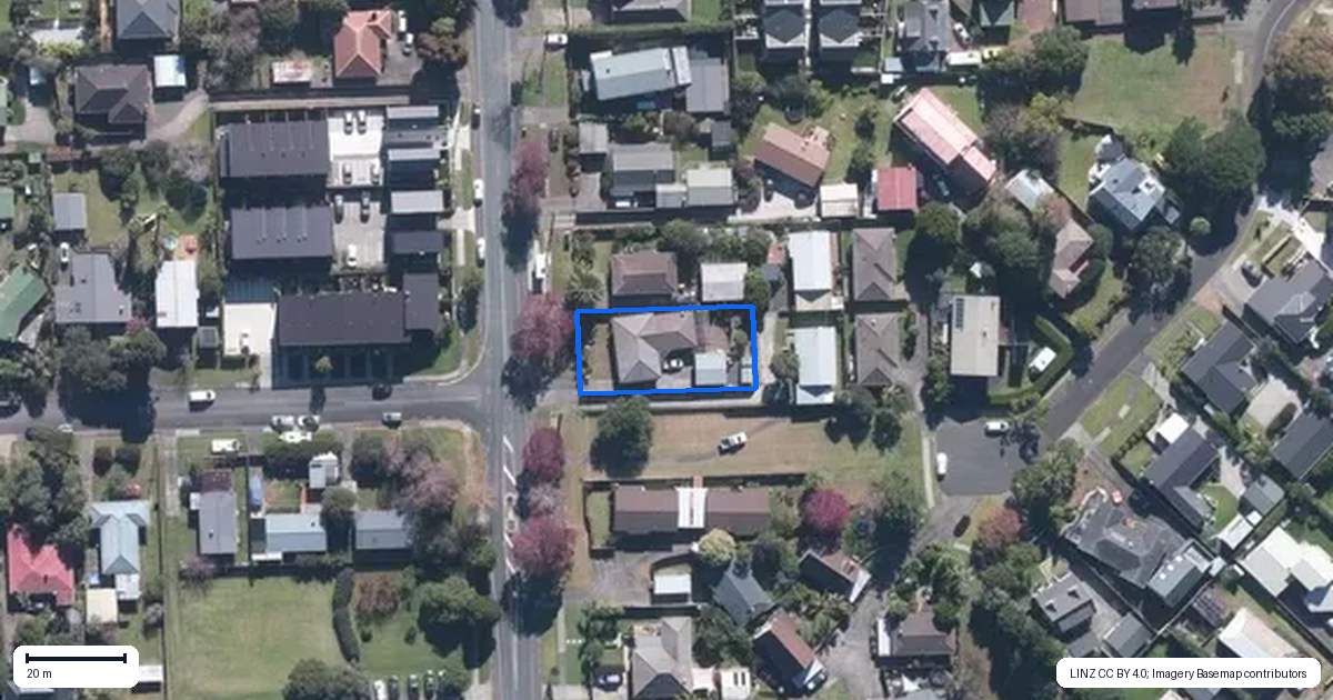 Property context map for 96 Beach Road, Te Atatu Peninsula, Auckland