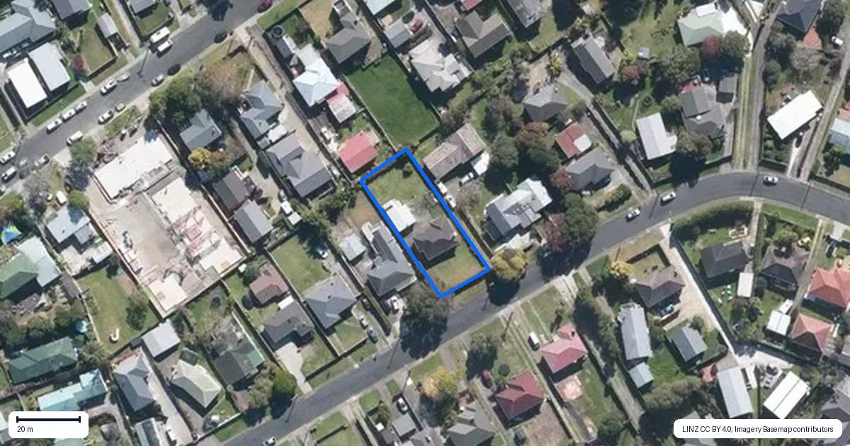 Property context map for 14 Fairclough Road, Beach Haven, Auckland