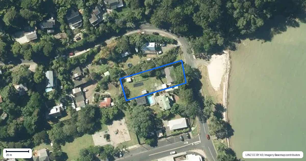 Property context map for 3 Sandys Parade, Laingholm, Auckland