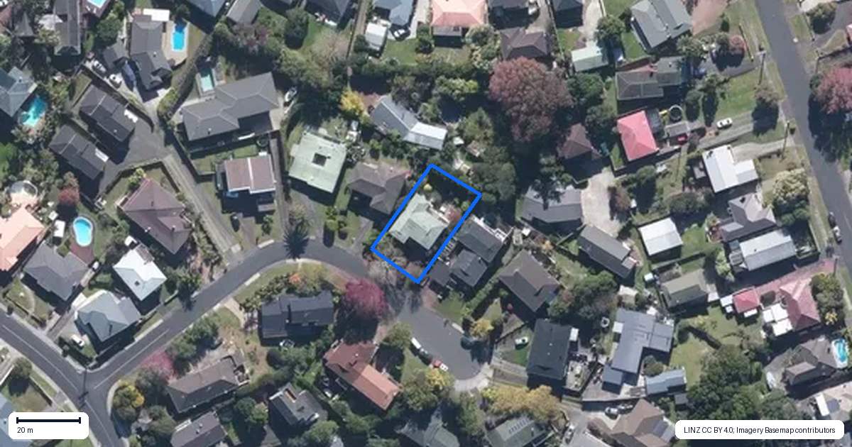 Property context map for 18 Highlight Parade, Te Atatu South, Auckland