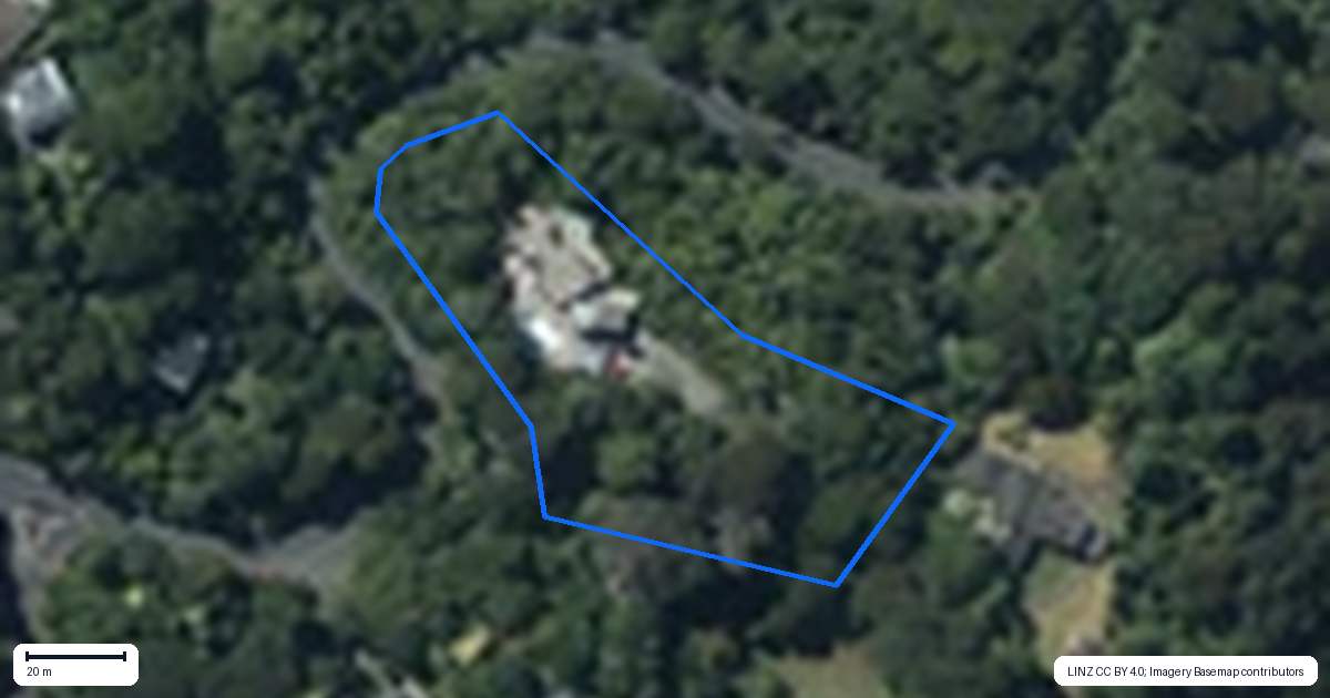 Property context map for 922 West Coast Road, Waiatarua, Auckland