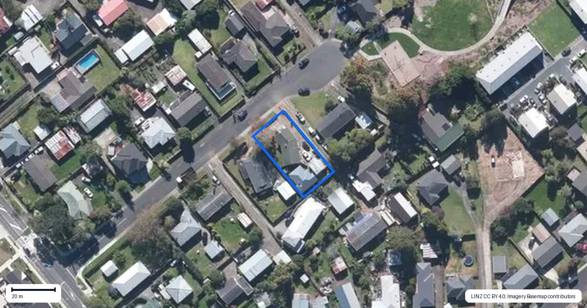 Property context map for 11 Murillo Place, Henderson, Auckland