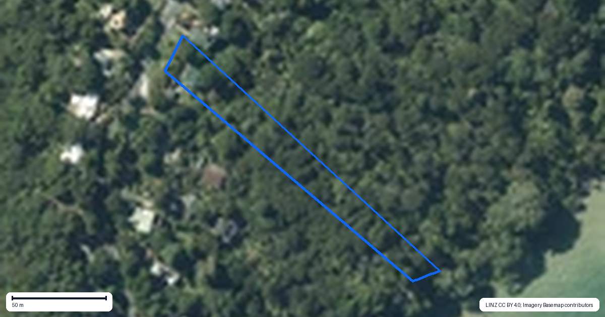Property context map for 28 Kauri Point Road, Laingholm, Auckland