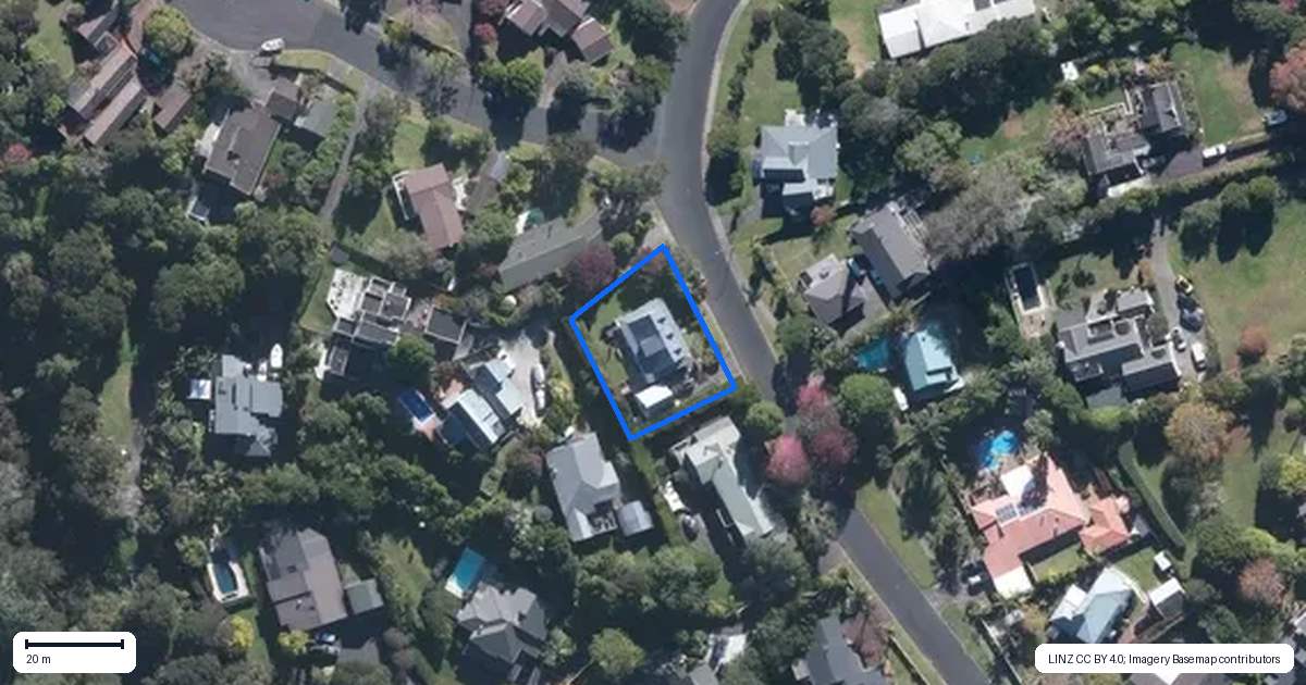 Property context map for 37 Waipuia Place, Greenhithe, Auckland