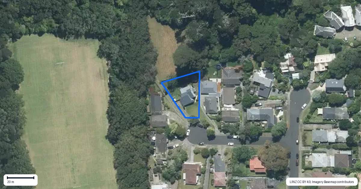 Property context map for 7 Mahuta Grove, Northcote, Auckland