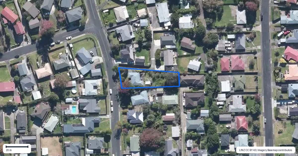 Property context map for 7 Bayside Avenue, Te Atatu Peninsula, Auckland