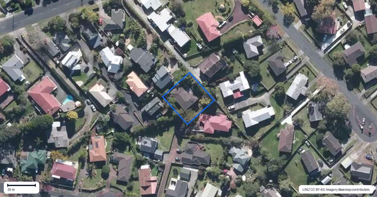 Property context map for 4 Queen Natalie Place, Massey, Auckland