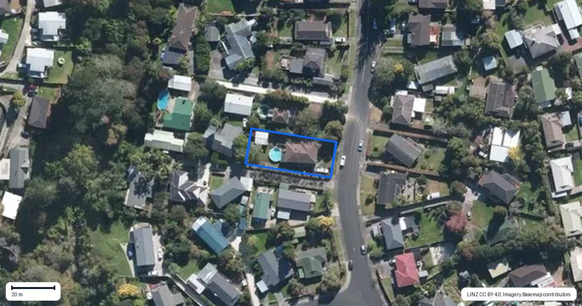 Property context map for 57 Hellyers Street, Birkdale, Auckland