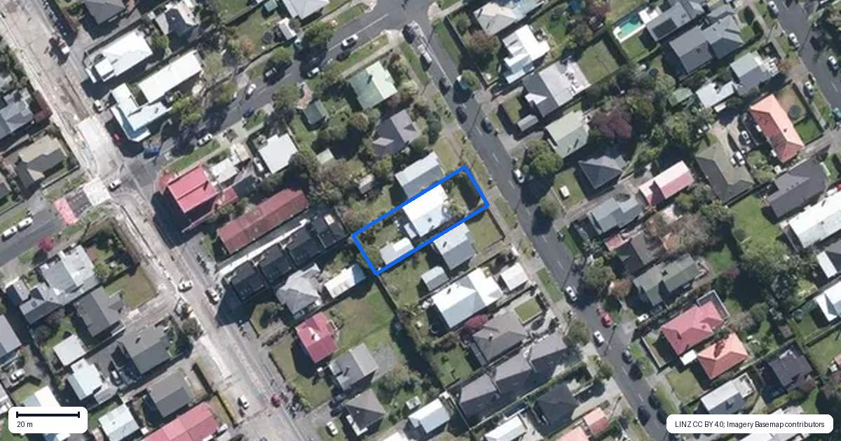 Property context map for 74 Huia Road, Point Chevalier, Auckland