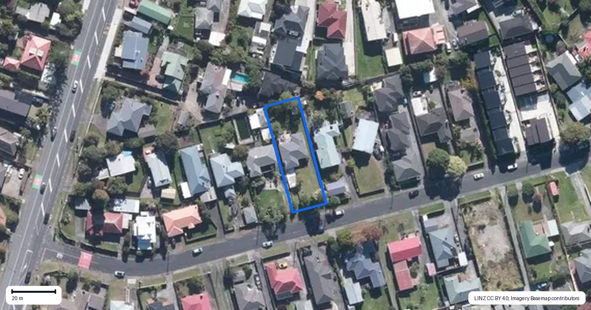 Property context map for 8 Coniston Avenue, Te Atatu South, Auckland