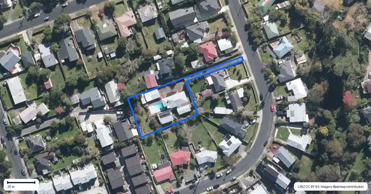 Property context map for 37 Chippendale Crescent, Birkdale, Auckland