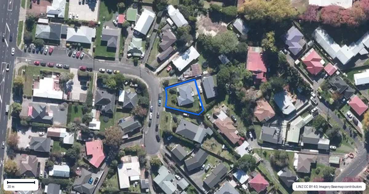 Property context map for 9 Abel Tasman Avenue, Henderson, Auckland