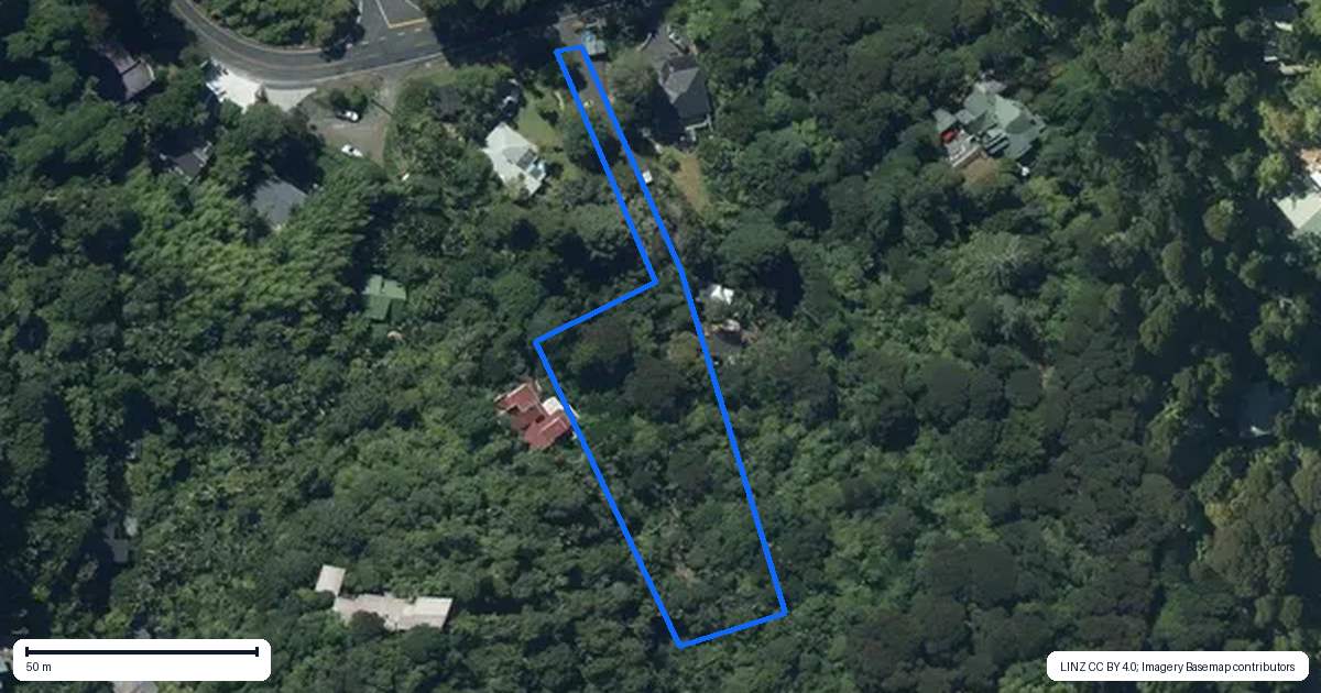 Property context map for 882 West Coast Road, Waiatarua, Auckland