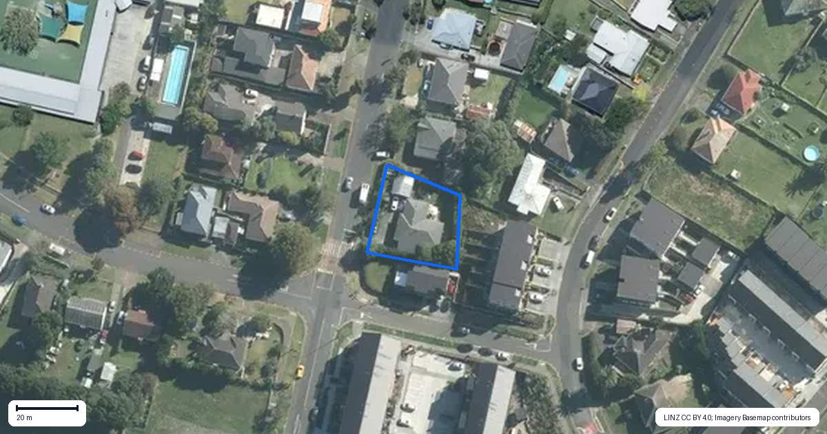 Property context map for 44 Line Road, Glen Innes, Auckland